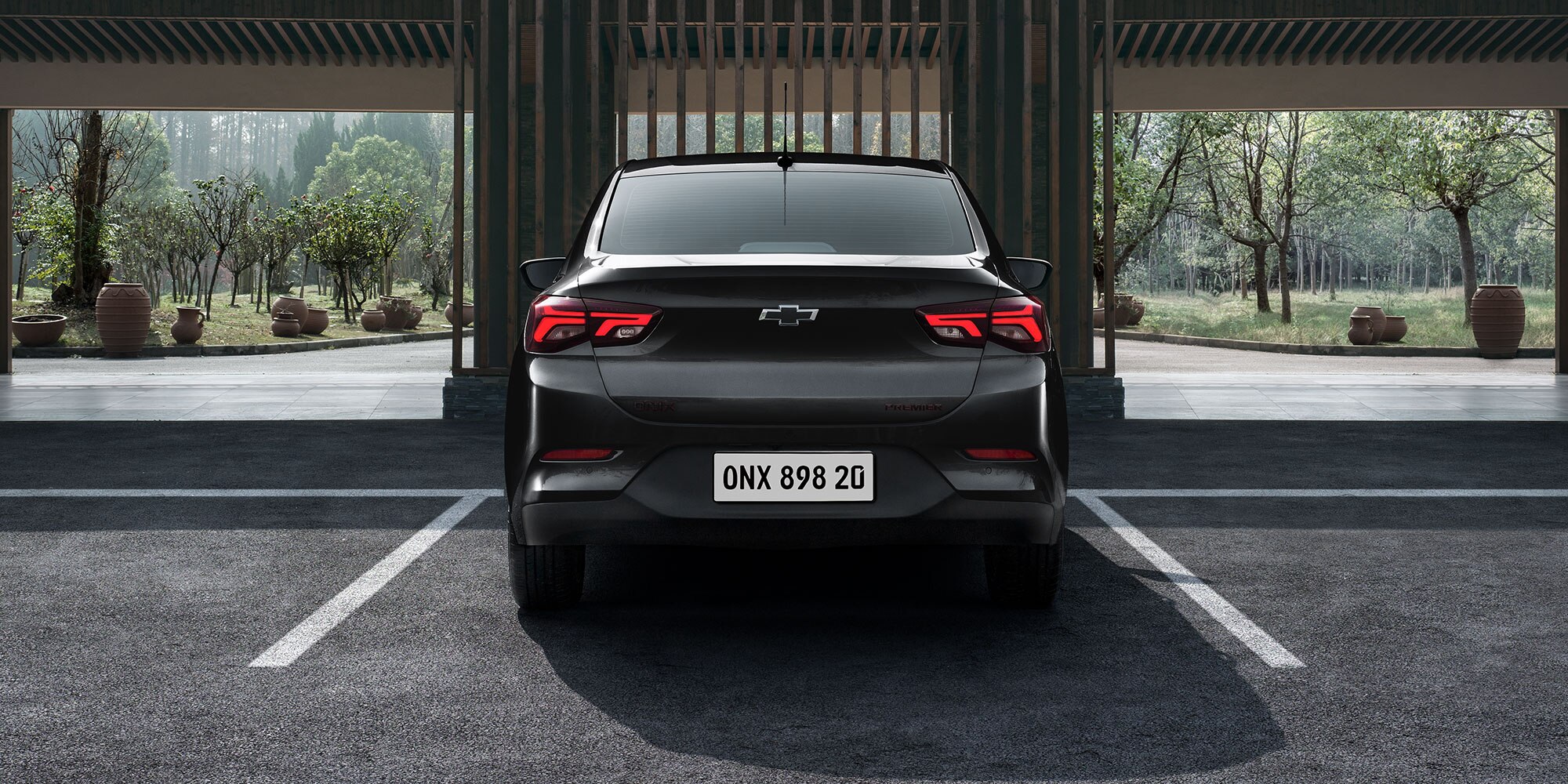 Chevrolet Onix 2025, sedán deportivo con faros traseros de tecnología LED