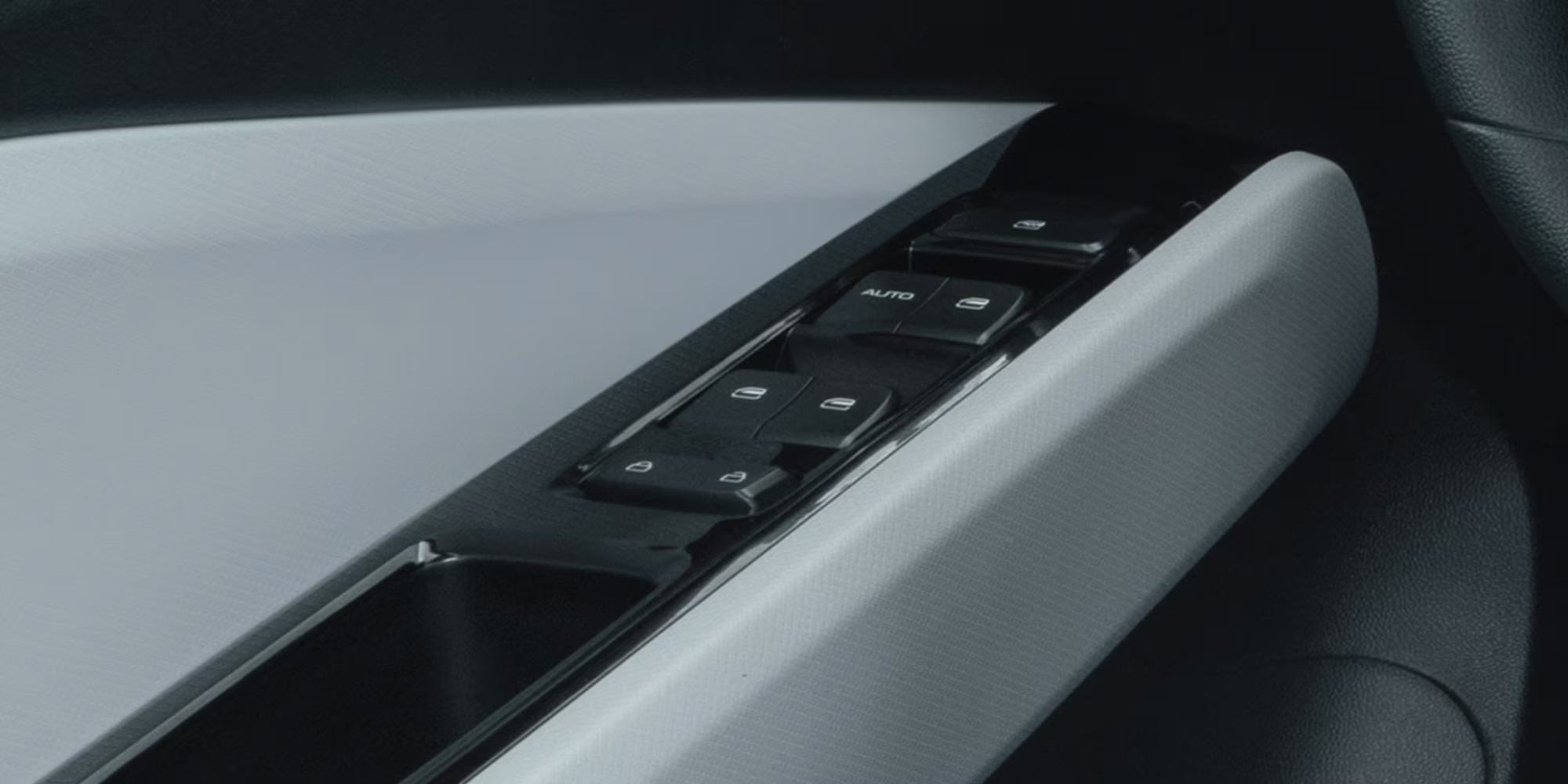 Nuevo Chevrolet Aveo Tipo Sedán 2026, con ventanas eléctricas con función para bajar desde el control remoto