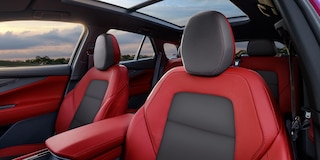 Asiento trasero abatible 60/40 y Cabezal central en segunda fila de asientos de Chevrolet Blazer EV 2025, SUV eléctrica