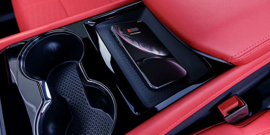 Cargador inalámbrico de Chevrolet Blazer EV 2025, camioneta SUV eléctrica